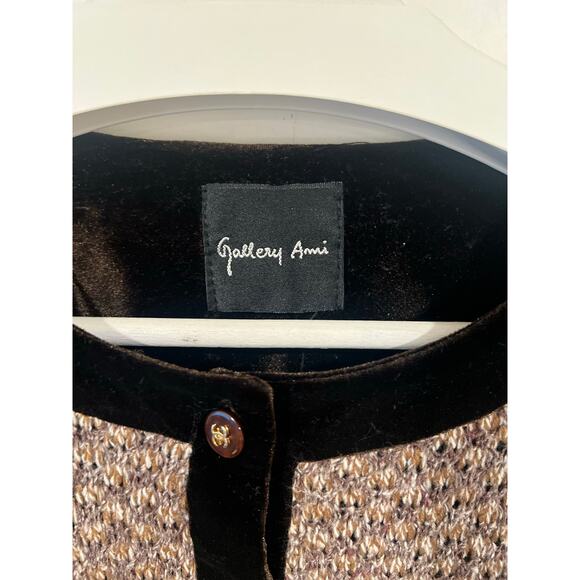 Women’s Gallery Ami  Elegant Tweed Cardigan with Velvet Trim and Gold buttons M - Picture 4 of 5